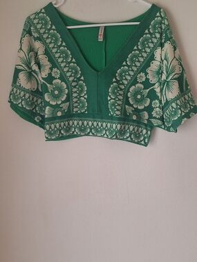 Bluesteel Green Floral V-Neck Crop Top with White Flowers Print Sz L